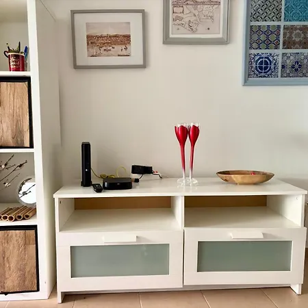 Apartment Charming Flat Near Sta Apolonia Station Lisbon