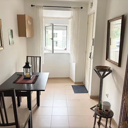 Charming Flat Near Sta Apolonia Station *