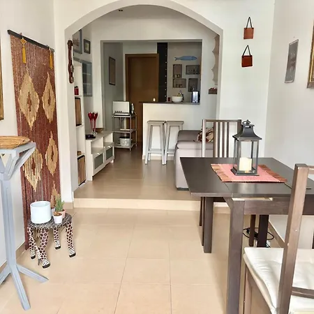 Апартаменты Charming Flat Near Sta Apolonia Station *