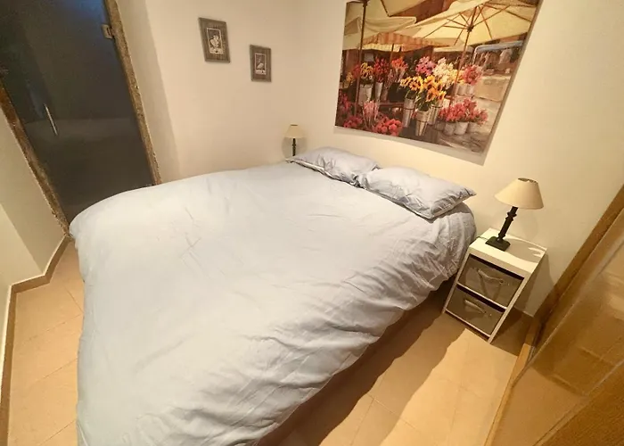 Charming Flat Near Sta Apolonia Station ליסבון