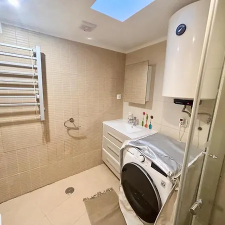 Charming Flat Near Sta Apolónia Station *