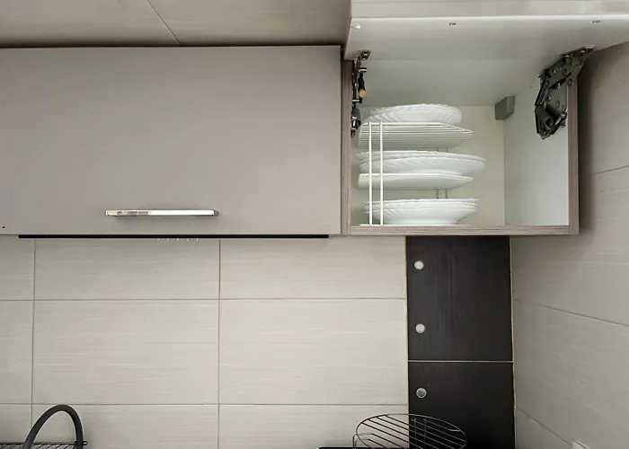 Charming Flat Near Sta Apolónia Station *