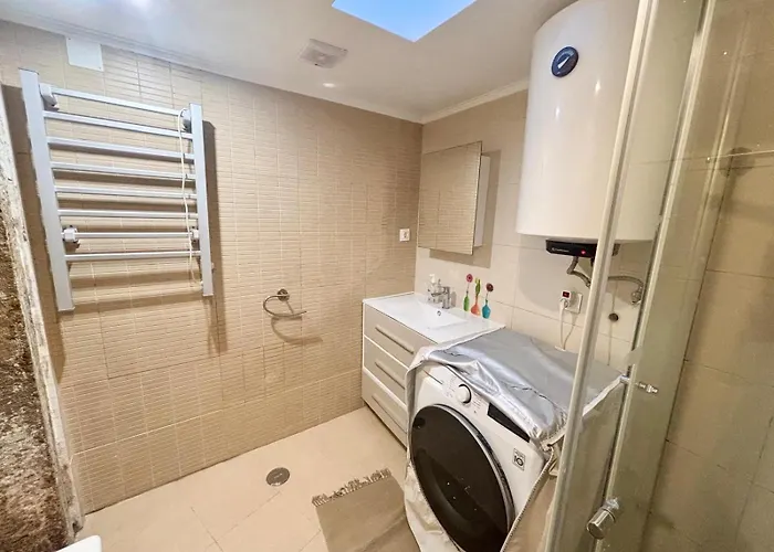 Charming Flat Near Sta Apolónia Station *